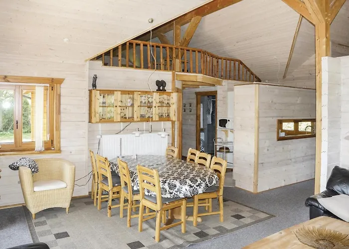 Four-bedroom In Hébergement de vacances Hesselager