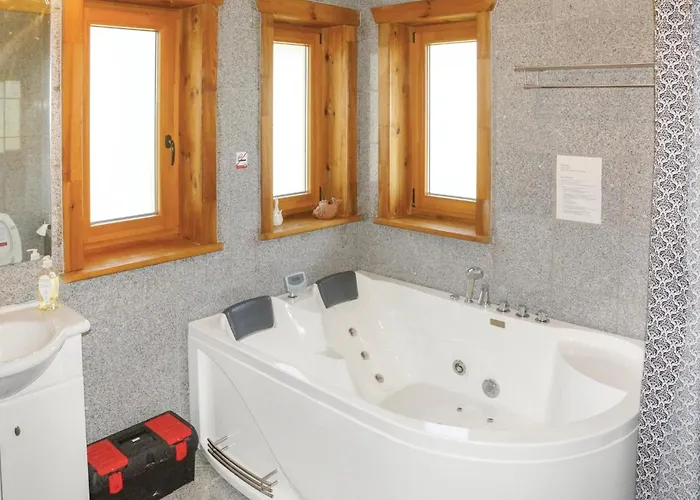 Four-bedroom In Hébergement de vacances *