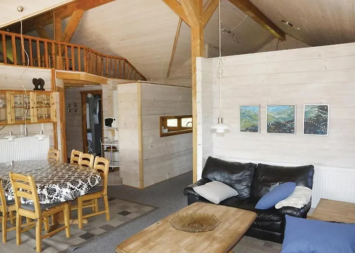 Four-bedroom In Hébergement de vacances *